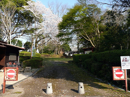 池田公園管理室前