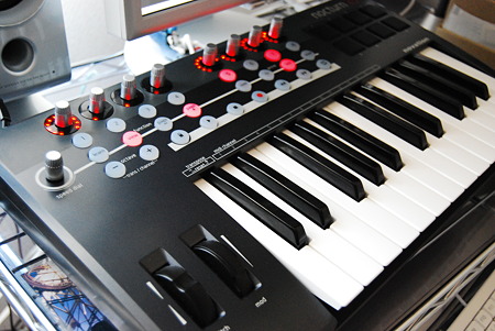 novation Nocturn Keyboard 25 斜め上アップ