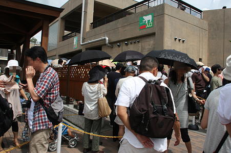 ほっきょくぐま館の行列