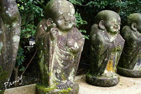 苔生した石仏たち 茶湯寺 大山さんぽ