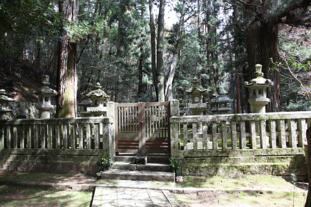 郡山城・洞春寺跡・毛利元就の墓 -03