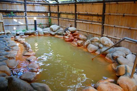 冬期間は閉鎖する露天風呂