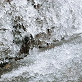 似位滝の氷結滝つぼ