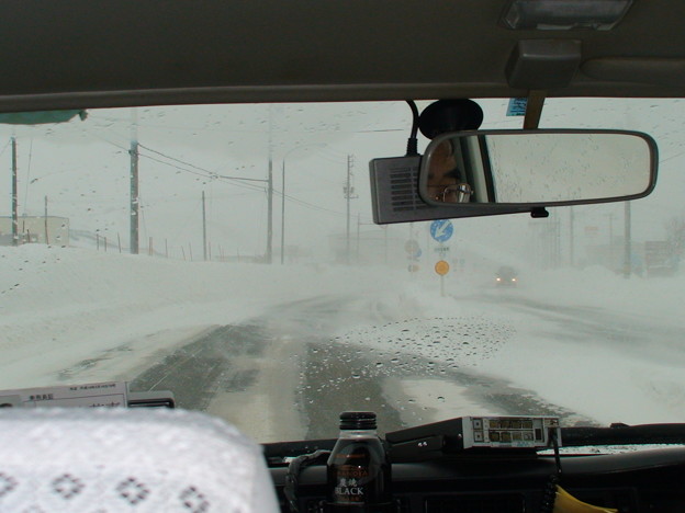 タクシーで移動地吹雪