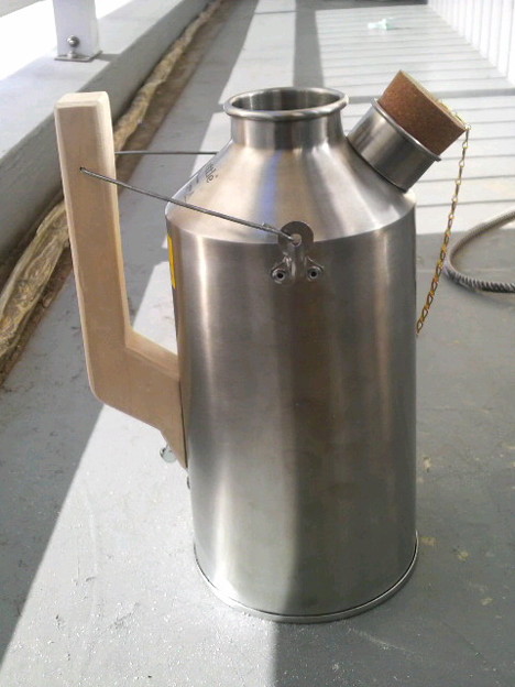 Kelly Kettle with handle 02